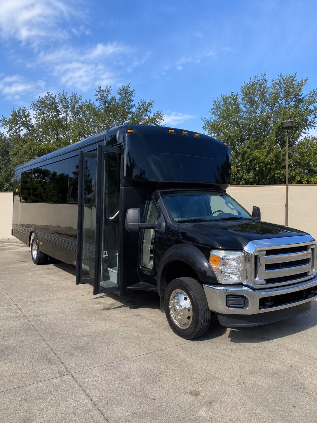 simi valley 20 passenger party bus